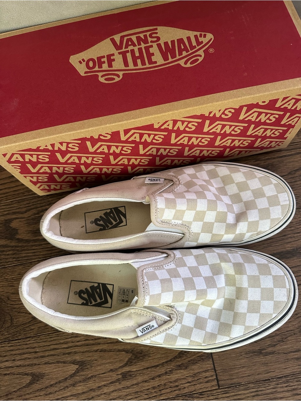 Vans Unisex Checkerboard Slip-On in Cream and White M7.5/W9